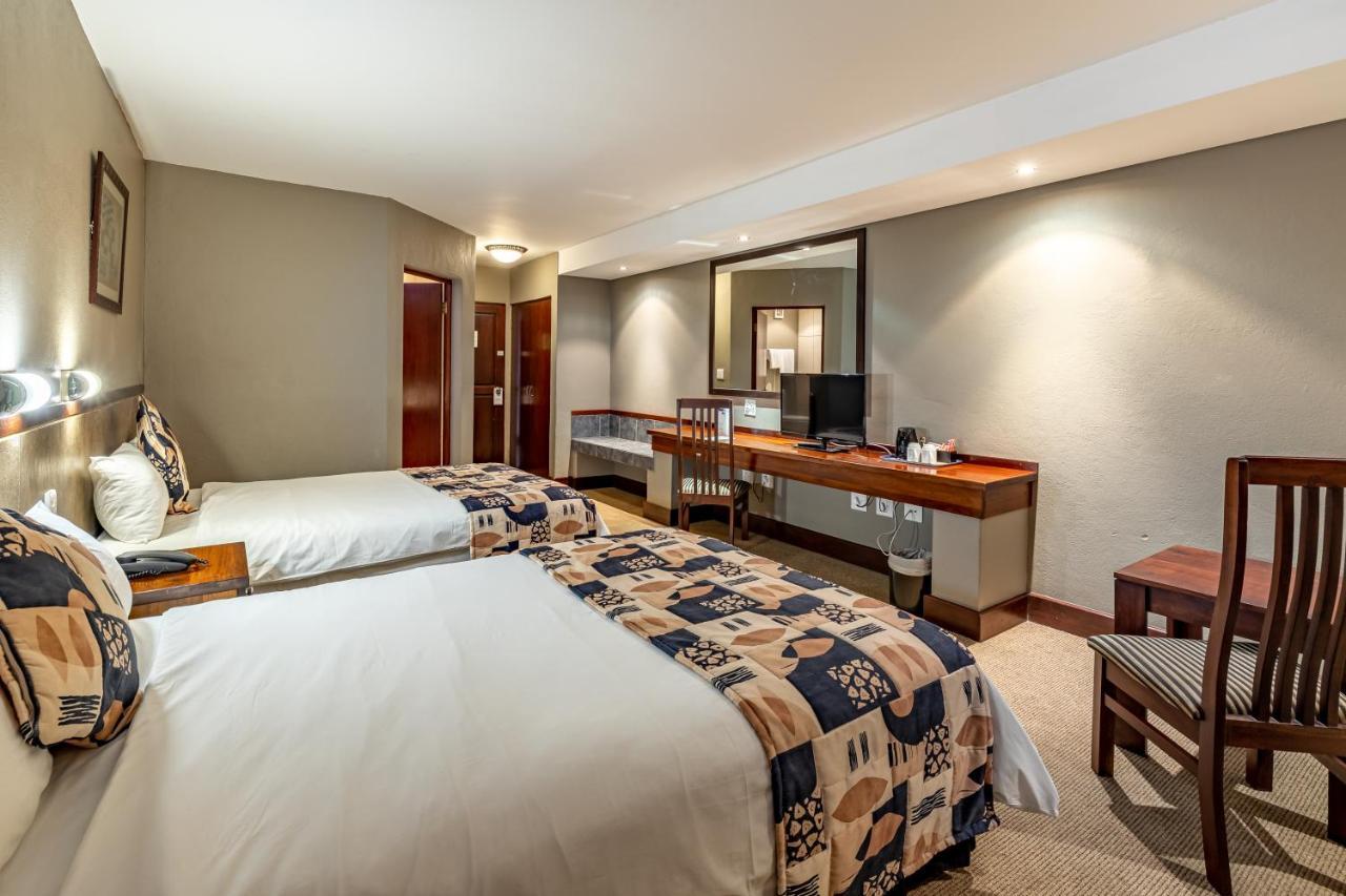 African Sky Hotels - Pine Lake Inn وايت ريفر المظهر الخارجي الصورة