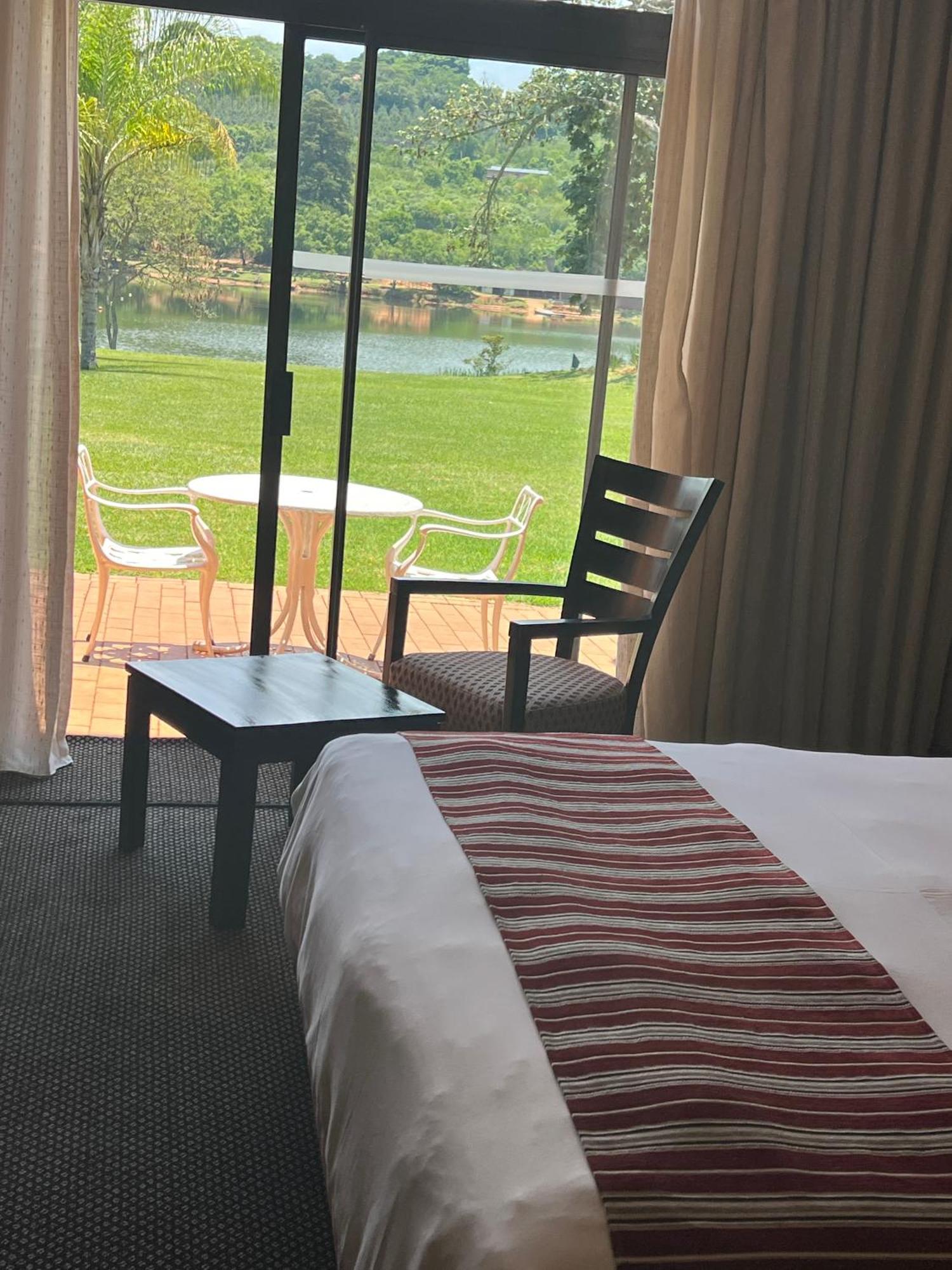 African Sky Hotels - Pine Lake Inn وايت ريفر المظهر الخارجي الصورة