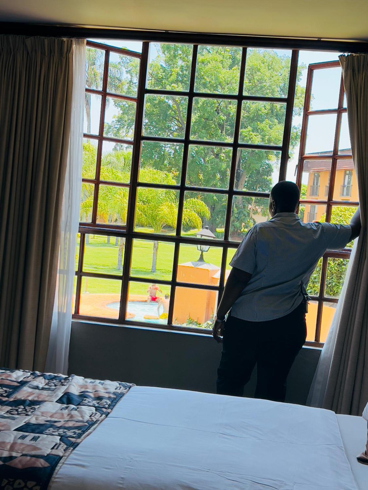 African Sky Hotels - Pine Lake Inn وايت ريفر المظهر الخارجي الصورة