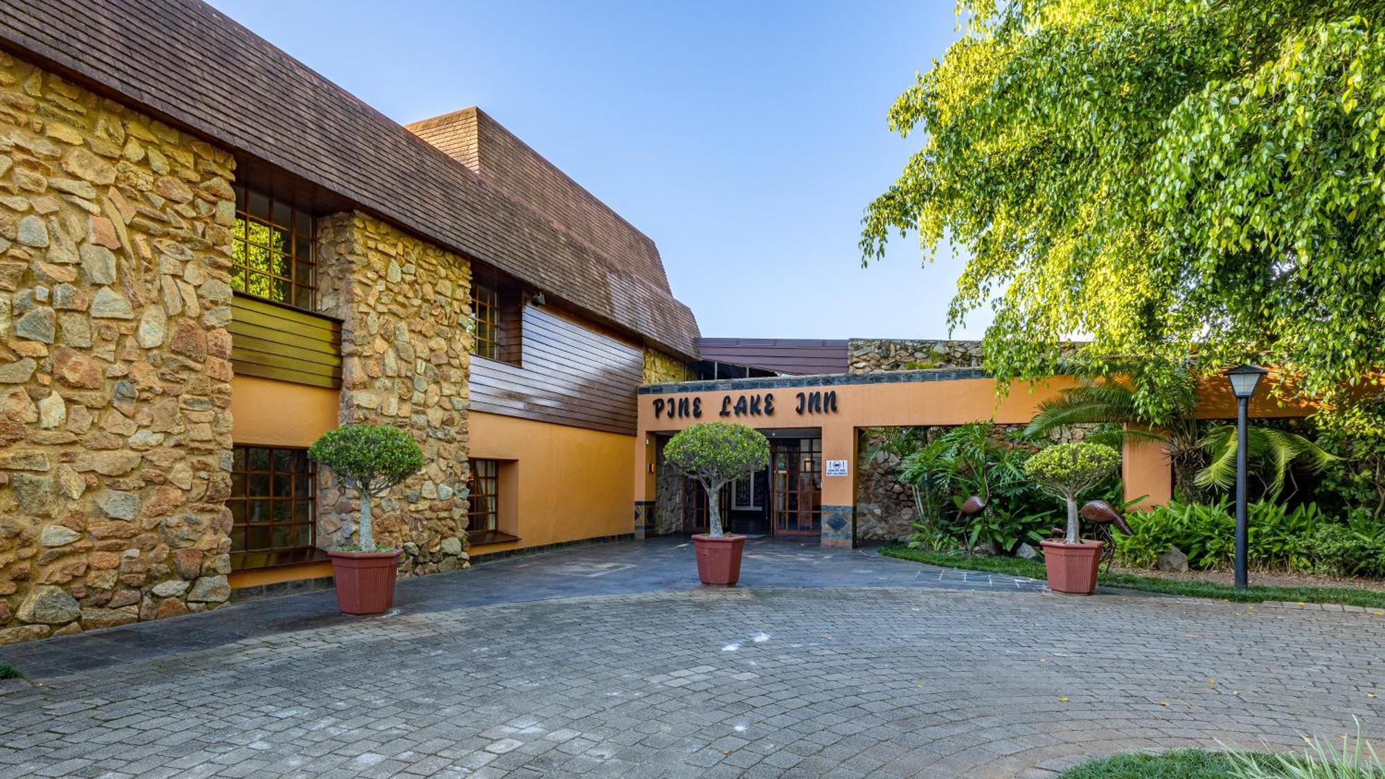 African Sky Hotels - Pine Lake Inn وايت ريفر المظهر الخارجي الصورة