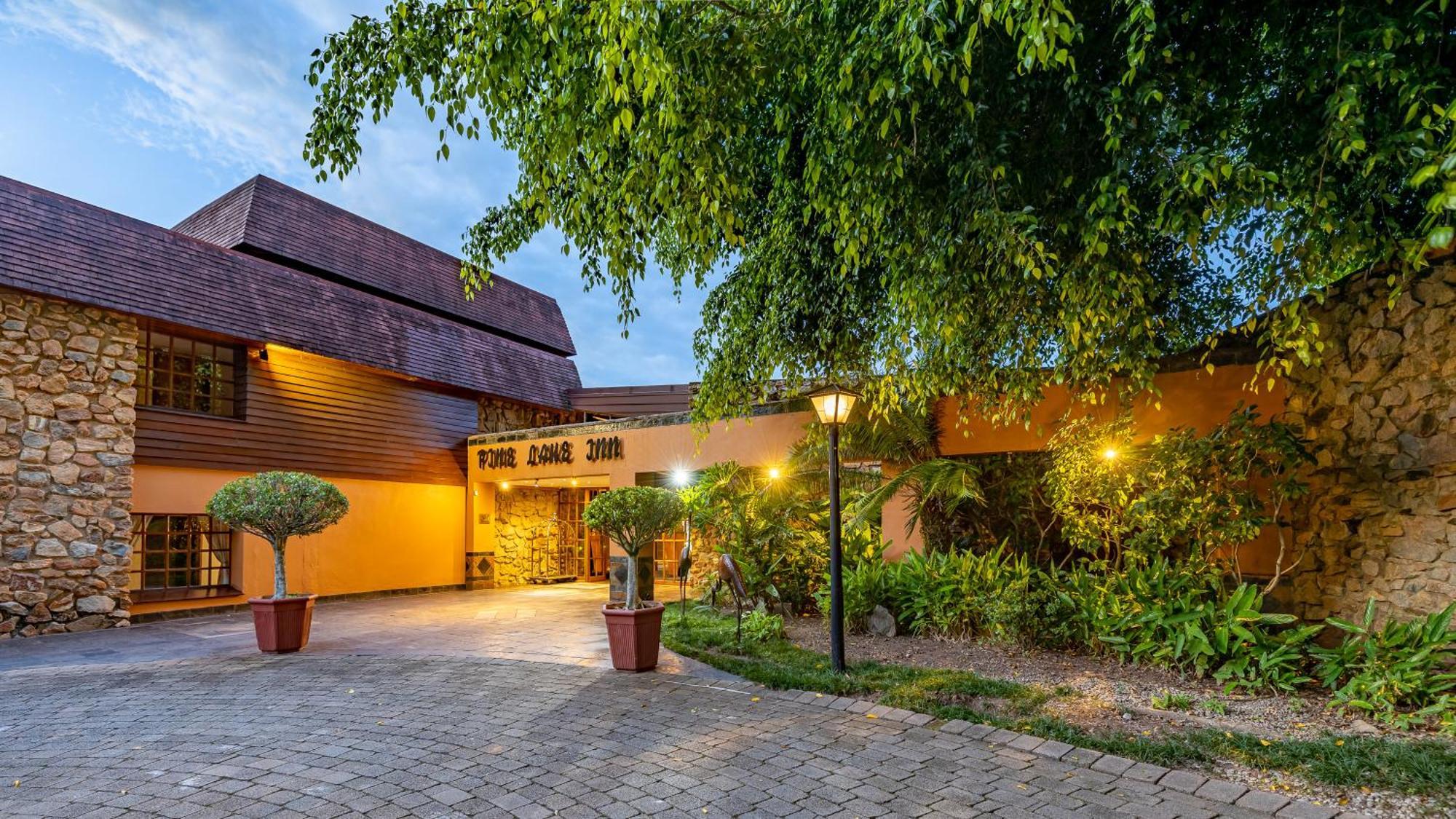 African Sky Hotels - Pine Lake Inn وايت ريفر المظهر الخارجي الصورة